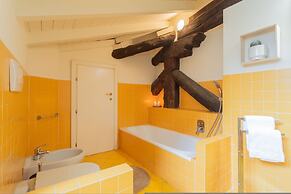 Plinio 10 in Como With 2 Bedrooms and 2 Bathrooms