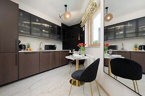 Elegant Studio for 2 by Renters