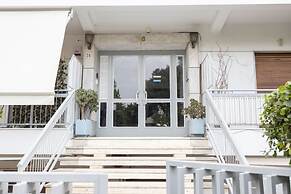 Luxury Beachfront 2-bedroom Stay in Voula