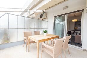 Luxury Beachfront 2-bedroom Stay in Voula