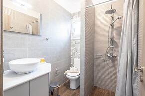 Luxury Beachfront 2-bedroom Stay in Voula