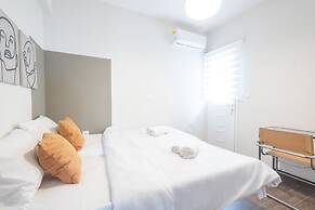 Luxury Beachfront 2-bedroom Stay in Voula