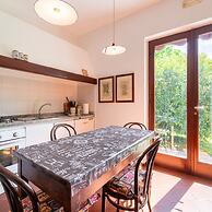 Villetta Camelia With Garden by Wonderful Italy