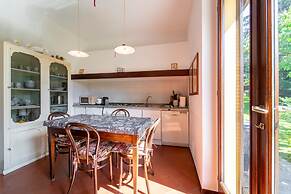 Villetta Camelia With Garden by Wonderful Italy