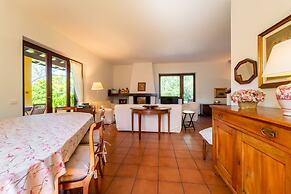 Villetta Camelia With Garden by Wonderful Italy