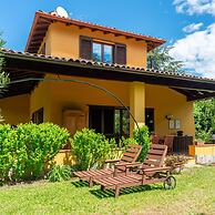 Villetta Camelia With Garden by Wonderful Italy