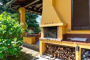 Villetta Camelia With Garden by Wonderful Italy