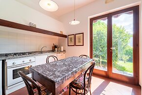 Villetta Camelia With Garden by Wonderful Italy