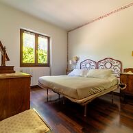 Villetta Camelia With Garden by Wonderful Italy