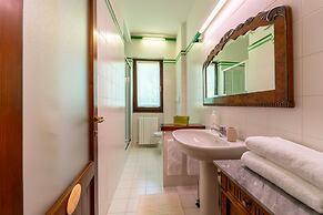 Villetta Camelia With Garden by Wonderful Italy