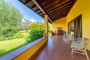 Villetta Camelia With Garden by Wonderful Italy