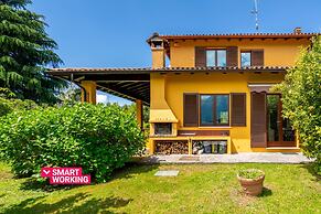 Villetta Camelia With Garden by Wonderful Italy