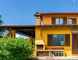 Villetta Camelia With Garden by Wonderful Italy