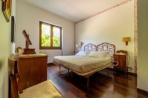 Villetta Camelia With Garden by Wonderful Italy