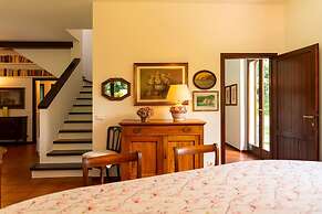 Villetta Camelia With Garden by Wonderful Italy