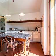 Villetta Camelia With Garden by Wonderful Italy