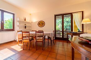 Villetta Camelia With Garden by Wonderful Italy