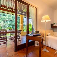 Villetta Camelia With Garden by Wonderful Italy