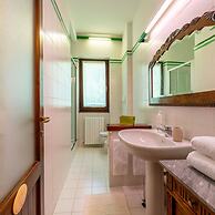 Villetta Camelia With Garden by Wonderful Italy