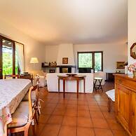 Villetta Camelia With Garden by Wonderful Italy