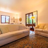 Villetta Camelia With Garden by Wonderful Italy