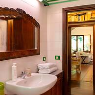 Villetta Camelia With Garden by Wonderful Italy