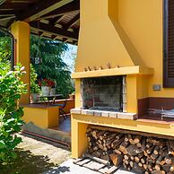 Villetta Camelia With Garden by Wonderful Italy