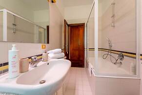 Villetta Camelia With Garden by Wonderful Italy