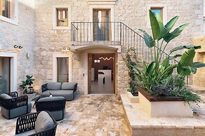 Central Heritage Hotel