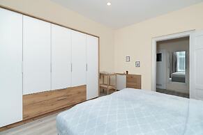 Large Family Poznan Apartment by Renters