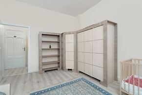 Large Family Poznan Apartment by Renters