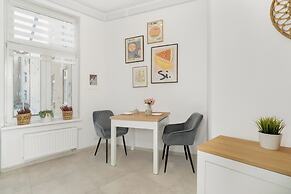 Large Family Poznan Apartment by Renters