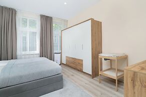 Large Family Poznan Apartment by Renters