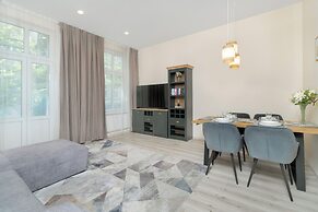 Large Family Poznan Apartment by Renters