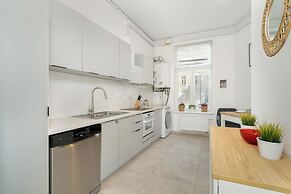 Large Family Poznan Apartment by Renters