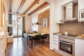 Aspasios Market Balconies