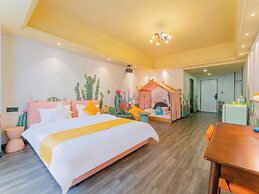 Wind Sleeping Color Hotel