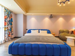 Wind Sleeping Color Hotel