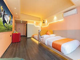 Wind Sleeping Color Hotel
