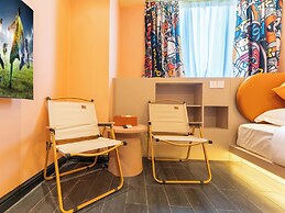 Wind Sleeping Color Hotel