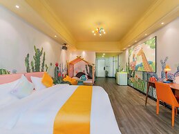 Wind Sleeping Color Hotel