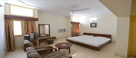 Jungle Babbler Tourist Resort