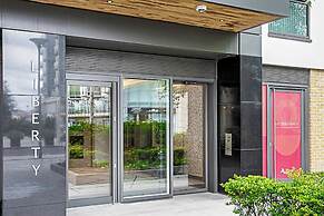 Stylish Flat In Battersea Reach