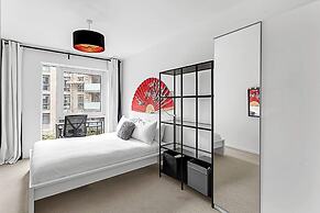 Stylish Flat In Battersea Reach