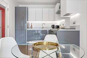 Stylish Flat In Battersea Reach