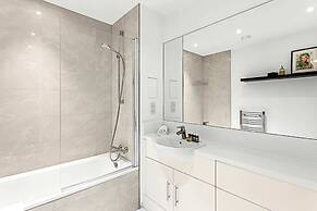 Stylish Flat In Battersea Reach