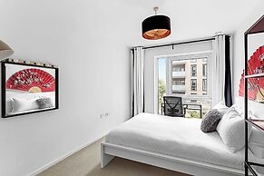 Stylish Flat In Battersea Reach