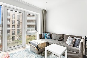 Stylish Flat In Battersea Reach
