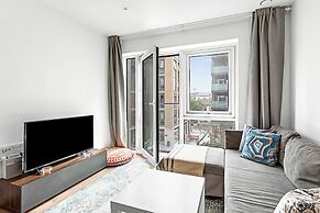 Stylish Flat In Battersea Reach