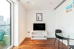 Chic Studio With Skyline Views